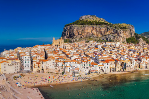 vista di cefalù dal mare