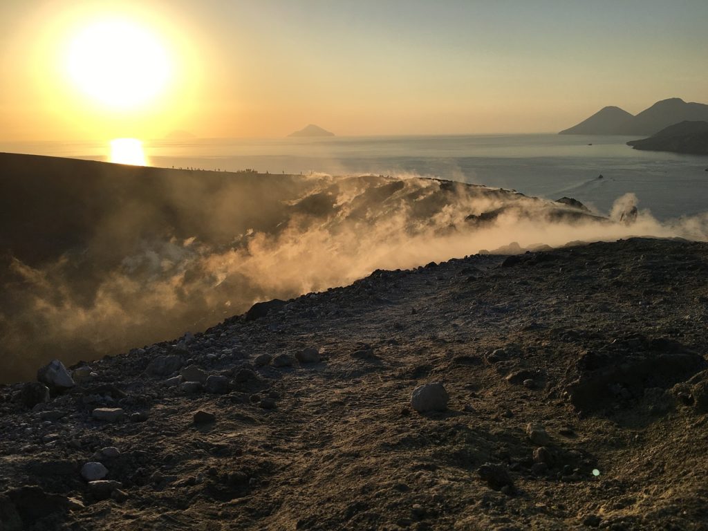 cratere vulcano isole eolie
